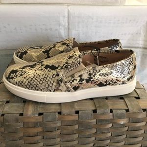 2/$5🐬Time and Tru Twin Gore Snake Print Slip On Shoes Size 8 Unisex